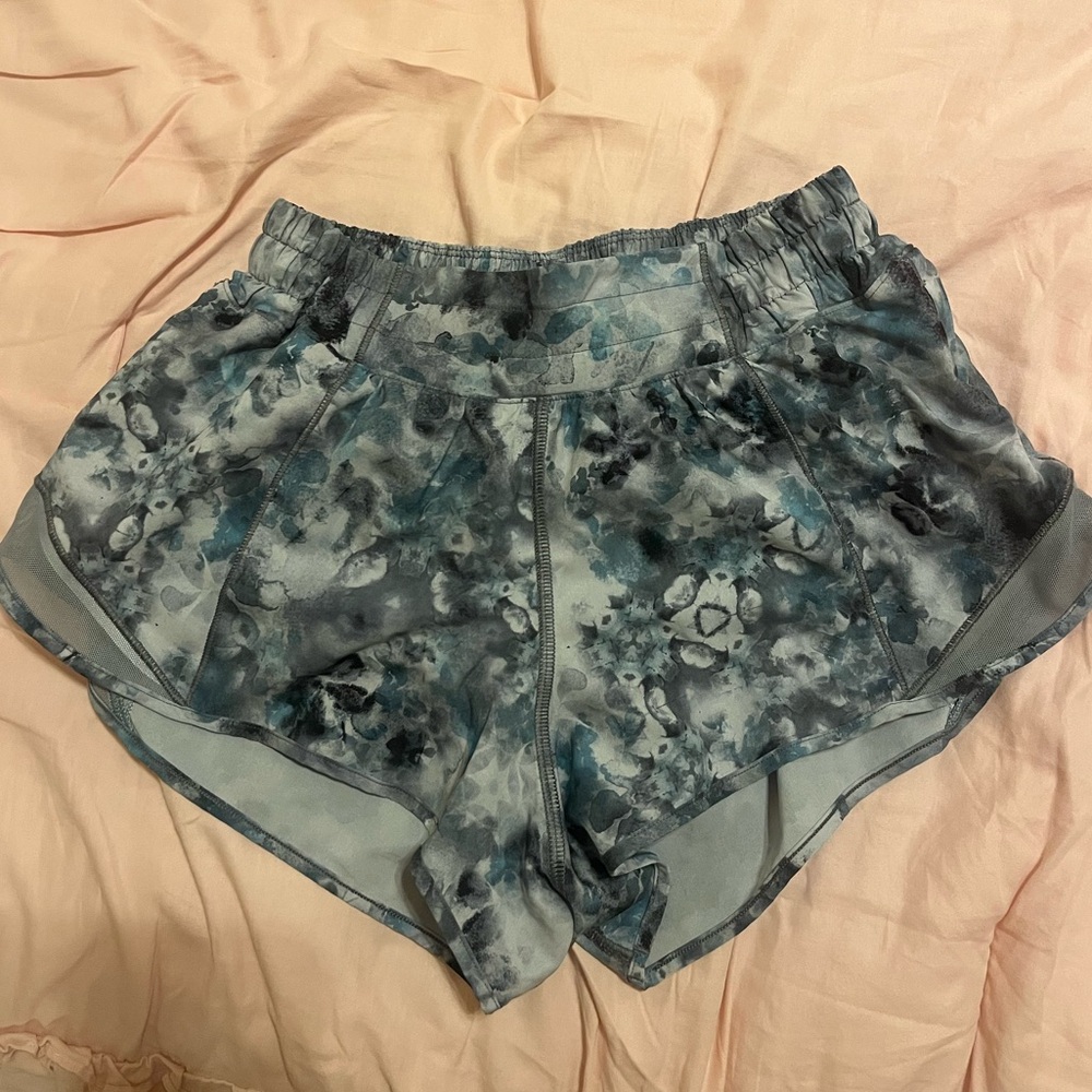 LuluLemon Hotty Hot Shirts 2.5’’!!!